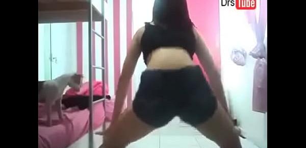  Amiga dançando funk